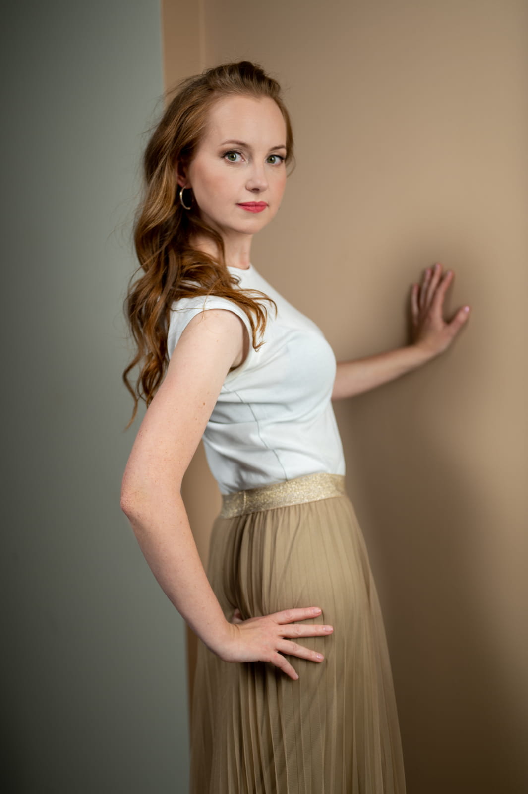 Sesja-Zdjeciowa-w-studio-kobieta-profesjonalne-zdjecie