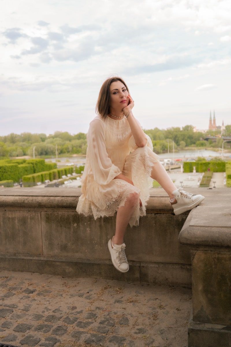 Vacation portrait photoshoot in the Royal Castle gardens, Warsaw