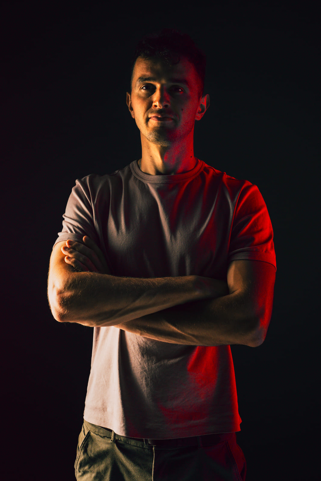Fotograf-na-Tindera-sesja-zdjeciowa-studio-neon