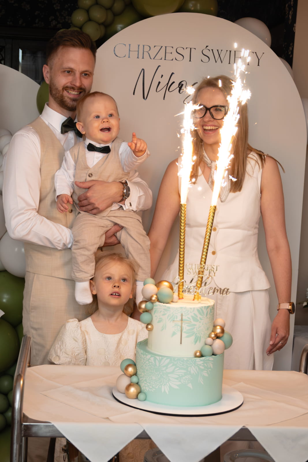 fotograf-na-chrzest-warszawa-tort-przyjecie-scianka