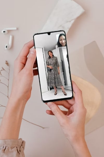 Online consultation with a personal stylist before a Warsaw photoshoot